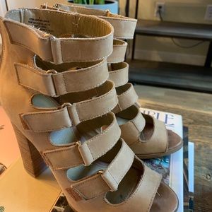 leather multi buckle heel shoe